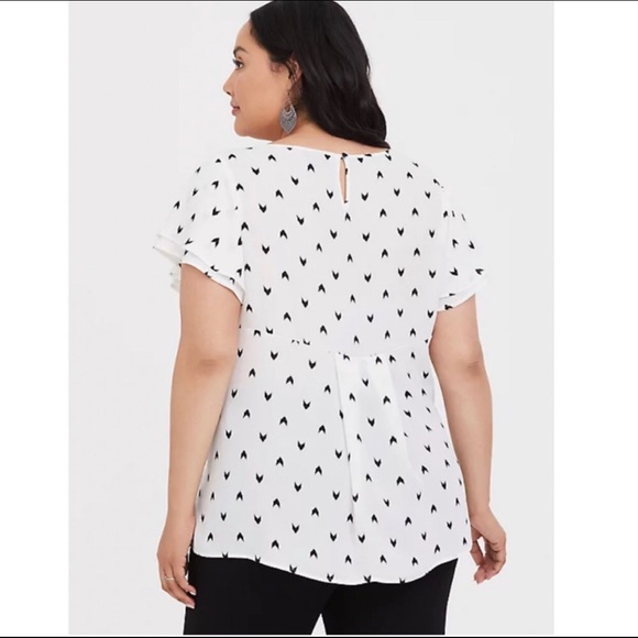 EUC Torrid White Chevron Flutter Sleeve Georgette Blouse - 2X - Picture 2 of 10